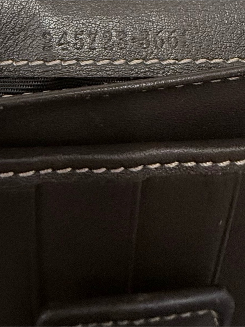 Gucci GG Supreme Continental Wallet on Chain-Customized 🍒 - Picture 17 of 17
